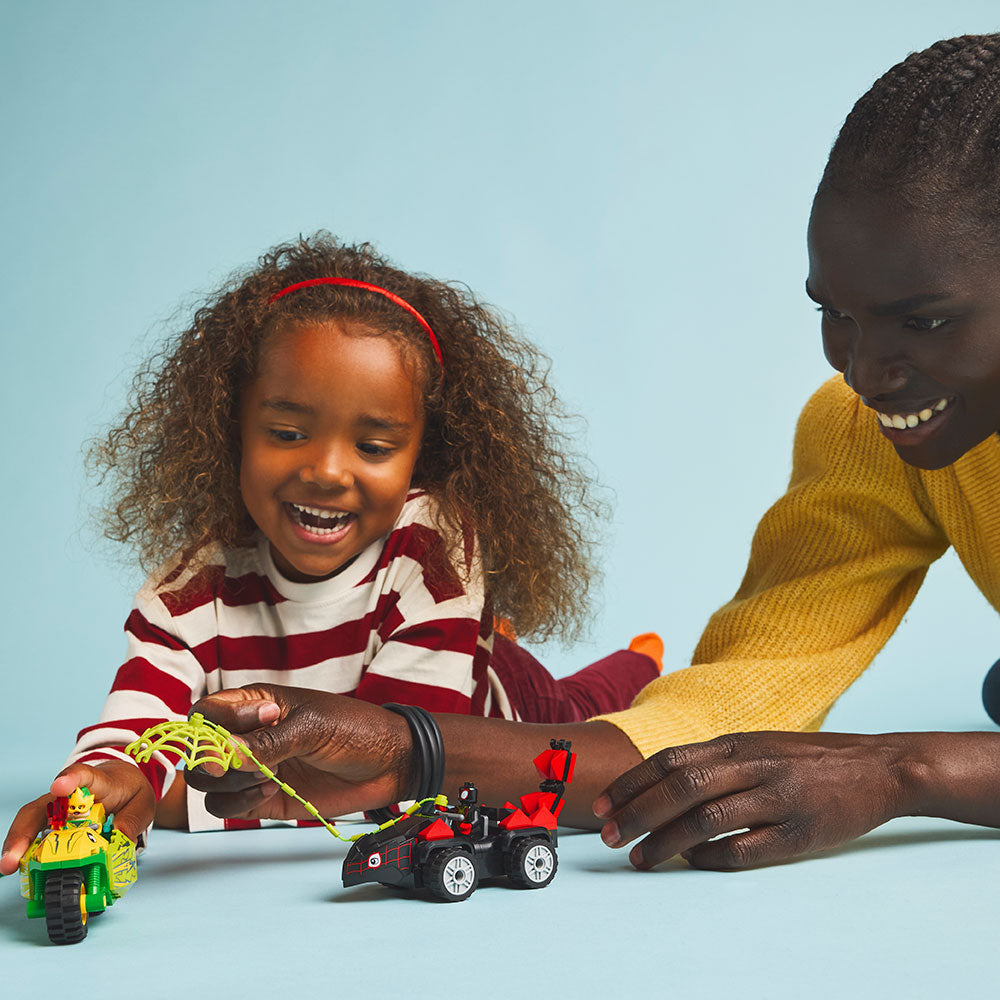 Spin y Electro: Duelo de Vehículos Dinosaurio