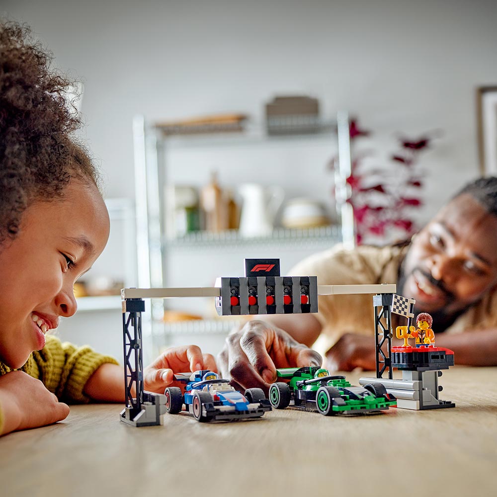 Parrilla de F1® con Autos de Carreras VCARB y Sauber