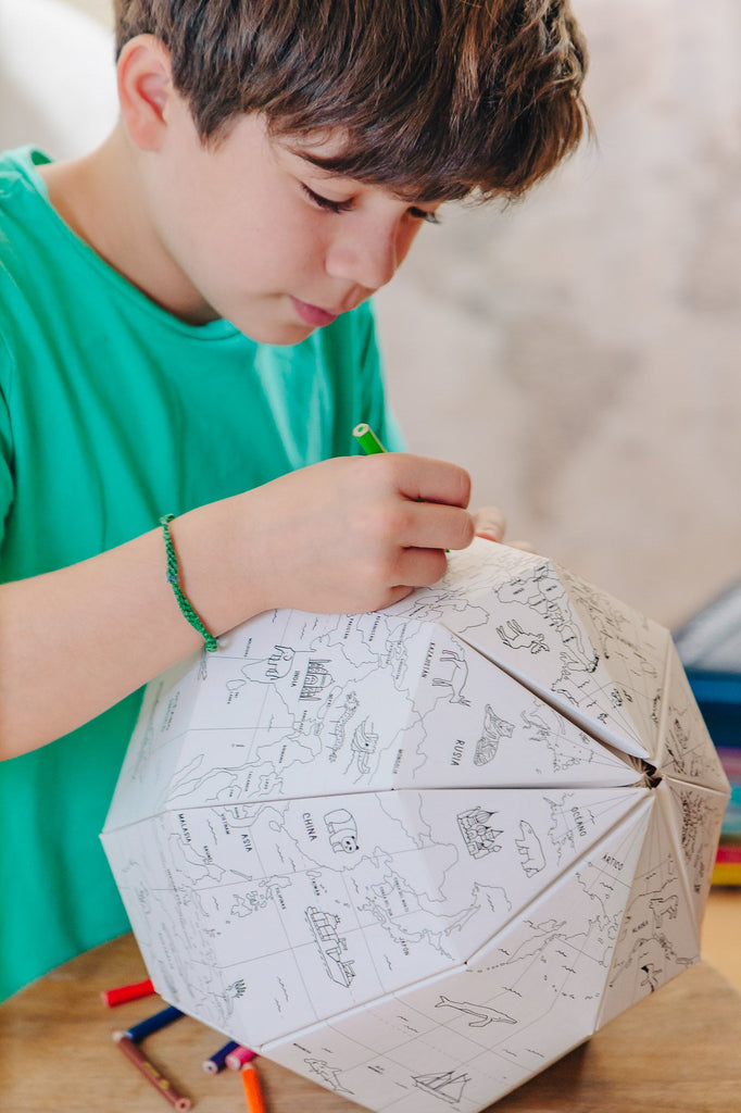 Globo Terráqueo + lápices 12 colores