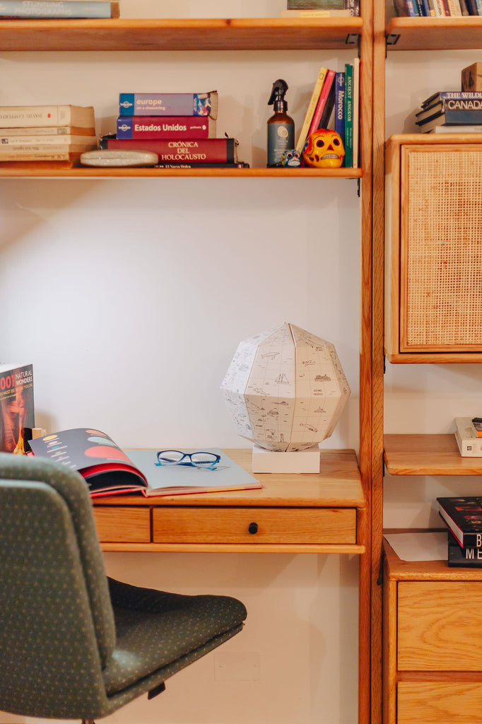 Globo Terráqueo + lápices 12 colores